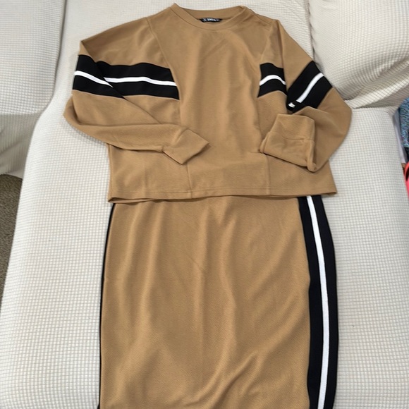 Beautiful skirt and blouse set - Picture 2 of 5